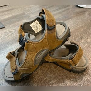 Used Mountain Warehouse Rock Shore Mens Sandals size 7